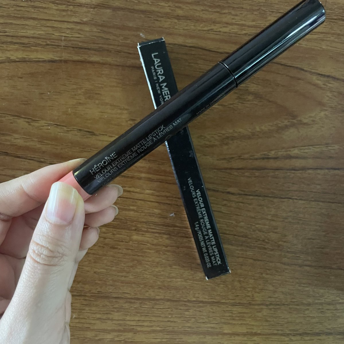 PBantumporn's tweet photo. ลิป Laura mercier  รุ่น volour extreme matt lipstick สี  Heroine สีจรืงจะออกชมพูตุ่นงับ ในภาพสีอาจเพี้ยนน้า 💖ส่งต่อ 140 รวมส่ง💖   #ส่งต่อสกินแคร์ #ส่งต่อเครื่องสําอางค์ #สกินแคร์มือ2 #เครื่องสําอางค์เกาหลี #เครื่องสําอางมือสอง #สกินแคร์มือสอง #ส่งต่อ #ส่งต่อคสอ https://t.co/Snodtkg9UA