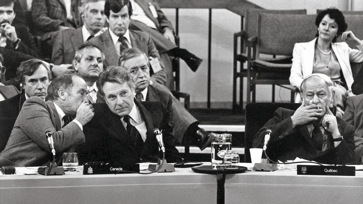 BonnafousJulien's tweet photo. Dans la nuit du 4 novembre 1981, le gouvernement de Pierre-Eliott Trudeau s'entendait en catimini avec 7 provinces afin d'imposer unilatéralement sa Constitution au Québec, qui ne l'a toujours pas signé.

Le Québec, pour toujours, sera et devra être le seul maître de son destin. https://t.co/oY3okcrxp0