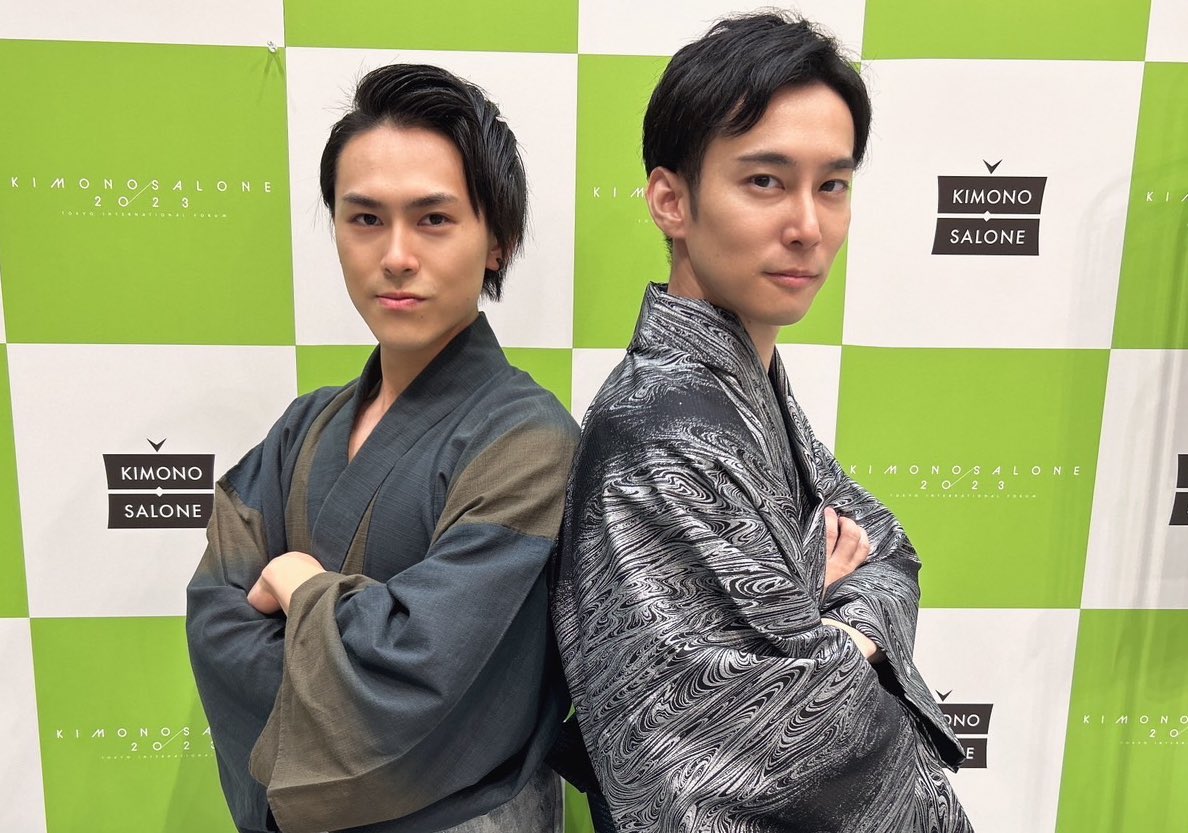 atomu_muraji's tweet photo. 久々の催し参加
#きものサローネ に出演させていただきました！
こちらの浴衣は ＃西陣REN さんのもので、シックな中にもジルバーの模様やラメが施してあって最高にクールでした🤘
そしてセナくんお久しぶりでした！3年ぶりとか時の流れの速さこわ
#きものサローネ2023 https://t.co/gSg13oGgEN