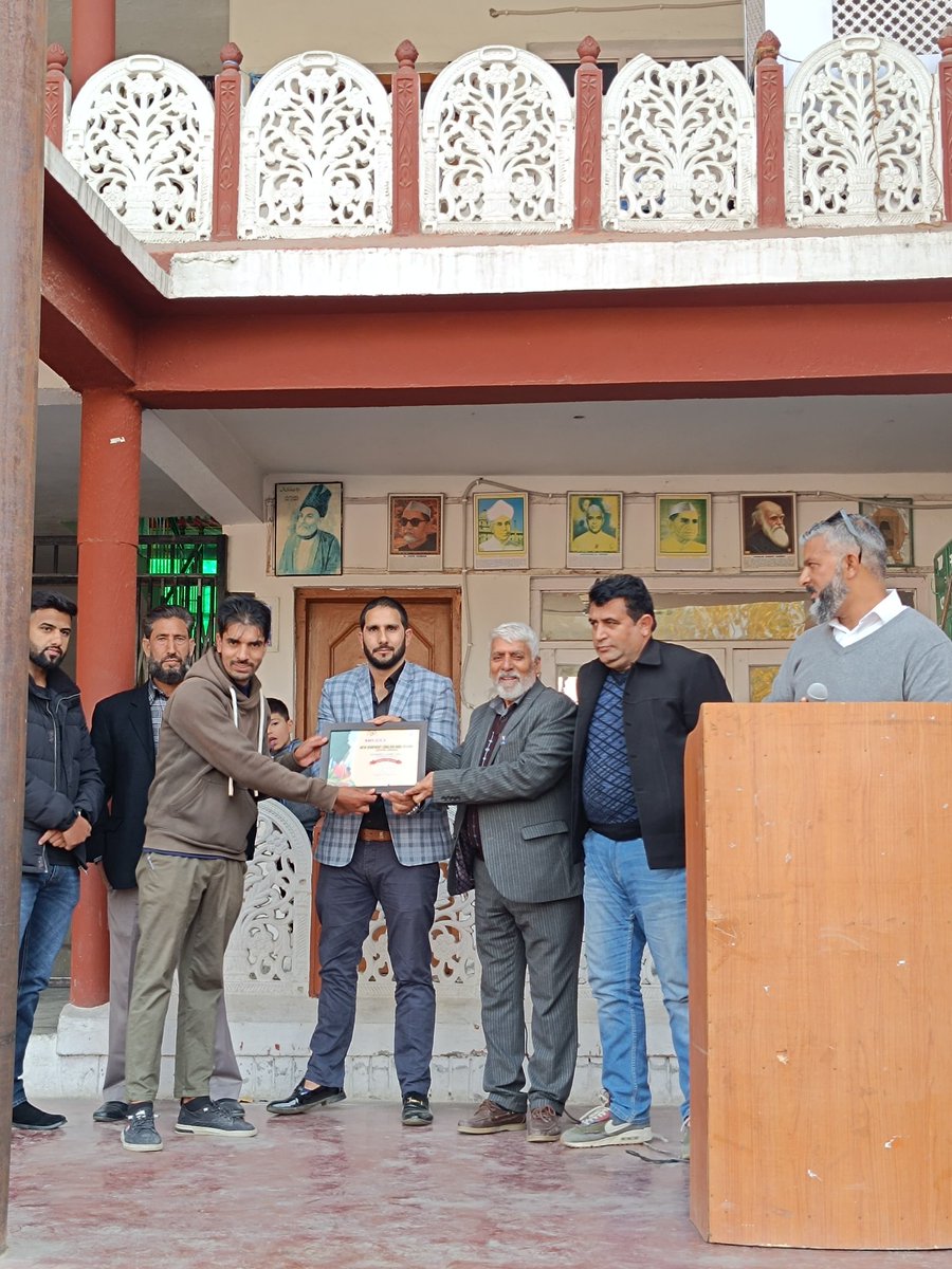Shahim_Nisar's tweet photo. As Guest of Honour today at the ‘New Bonivant English High School’ Srinagar, implored the students to work towards contributing to social empowerment..
@Knovatic_found https://t.co/8MbrC31h6Y