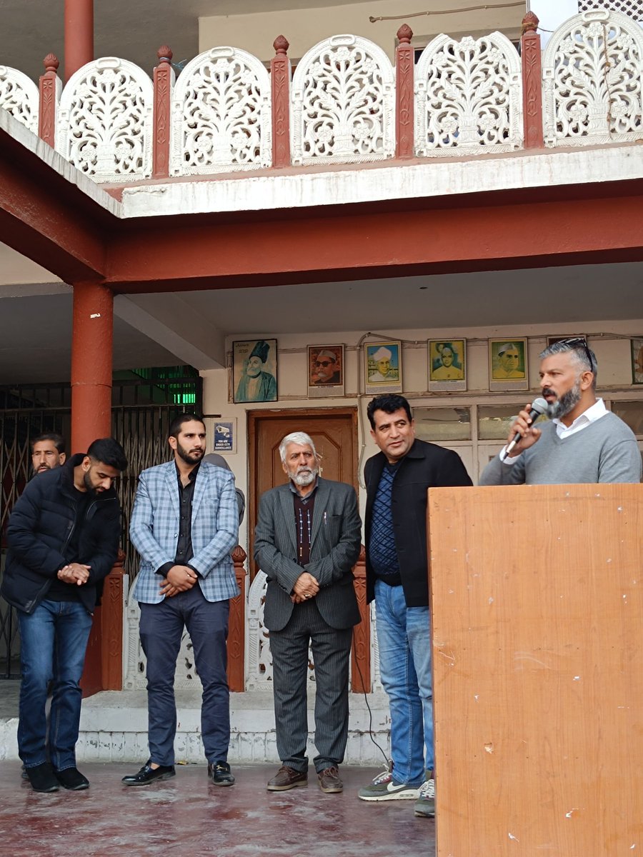 Shahim_Nisar's tweet photo. As Guest of Honour today at the ‘New Bonivant English High School’ Srinagar, implored the students to work towards contributing to social empowerment..
@Knovatic_found https://t.co/8MbrC31h6Y