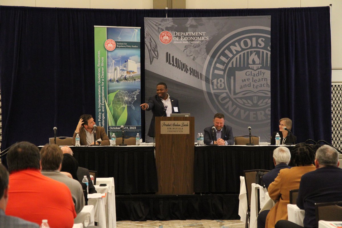 MrCleanH2's tweet photo. Had so much fun at the IRPS conference discussing the potential for a 24/7 clean grid using #cleanH2 . Thank @IllinoisStateU and ICC @CEGCleanEnergy . (no I don’t know who I’m pointing at or why everyone is laughing) https://t.co/UiJpNpLMBT