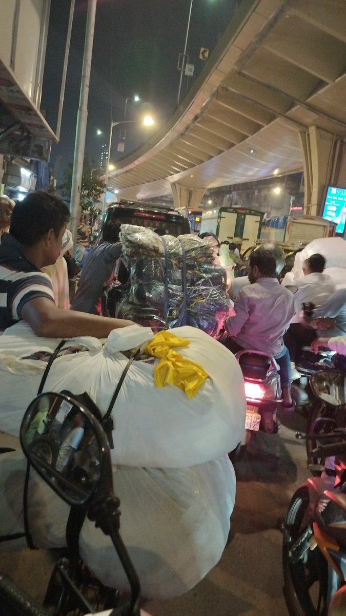 MadniSupariwala's tweet image. Traffic jam from past one hour #MTPheretohelp