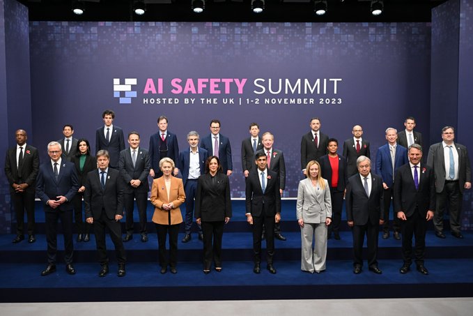 Policymakers must walk the AI tightrope between safety and innovation capx.co/?p=223614 ✍️ @mimi_yates21 via @CapX #AI #GenerativeAI #FrontierAI #NarrowAI #AGI #Ethics #Regulation #Innovation #Risk #AISafety #AISafetySummit ➡️Delegates at the AI safety Summit have been…