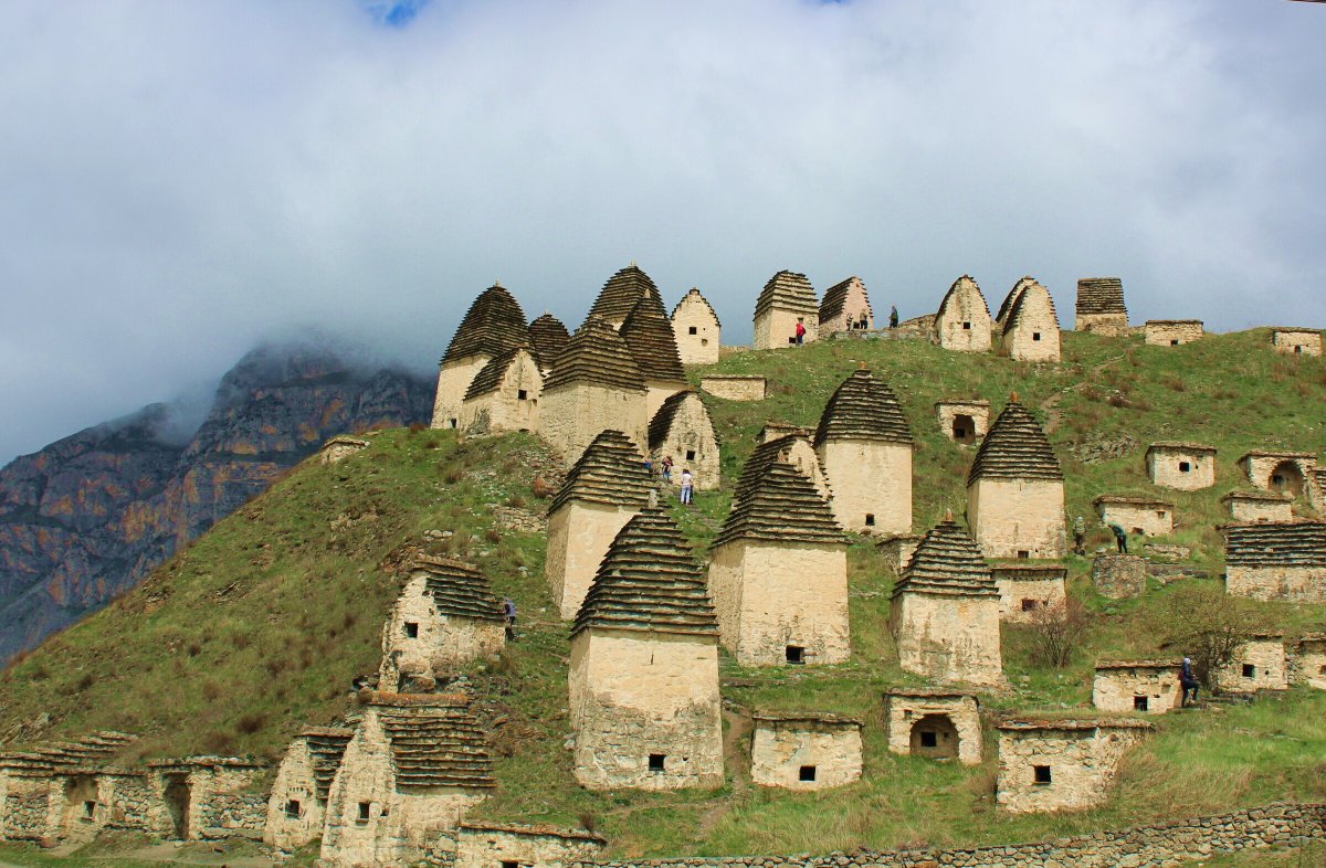 #UnityDay2023

🇷🇺 Welcome to one of the beating hearts of Russia's North Caucasus — #Vladikavkaz!

🏰 Founded as a Russian fortress it is now a prime tourist destination.

#NorthOssetia is known for its hospitality, awe-inspiring nature & delicious cuisine. OMG, the pies! 😋