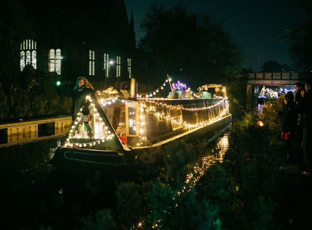 🌌The 'Ronnie Rusack Flotilla of Light' returns to The Union Canal tonight! The canal will shine bright as a fleet of boats illuminate the water. 
🌠👏Lowlands Canal Association ⛵️
For all details, timings &amp; locations visit bit.ly/474sQW0 #canalamagic