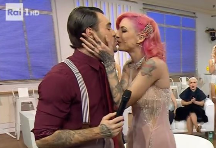 tempoweb's tweet photo. Amore al capolinea per #Stokholma e #Madonia? Quella frase di #Mariotto a #Ballandoconlestelle...
#4novembre #iltempoquotidiano
https://t.co/snYMe1jmwl https://t.co/P1pTaqyTdY