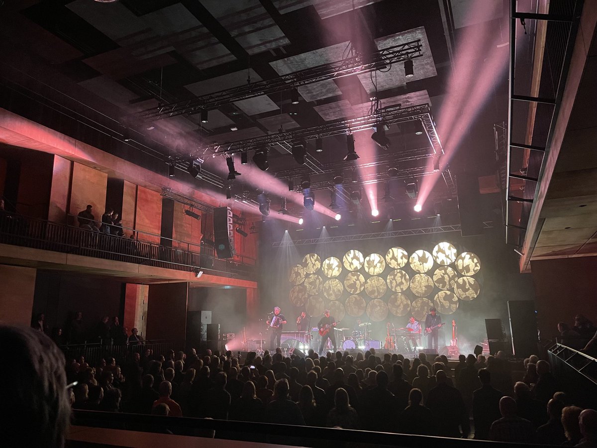 ⁦<a href="/casadecalexico/">Calexico</a>⁩ ⁦<a href="/FireStationSun/">The Fire Station</a>⁩. Galvanised by a gig.
“Music flows through us. It can be an act of peace, much needed in these times”. Joey Burns Calexico ❤️ ✌️#comebacksoon