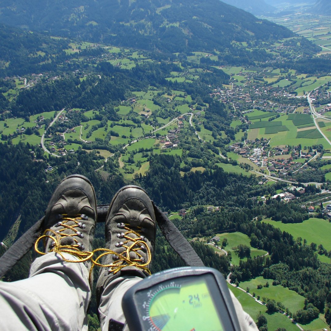 LetsGoParaglide's tweet photo. There's something so peaceful about a Saturday in the sky. Wouldn't you agree?πͺ
#paragliding #paraglide #paraglider #parapente #flyhigh #adventureseeker #skysailing #aerialadventures #takeflight #wingsinthewind https://t.co/lbafEF7d8k