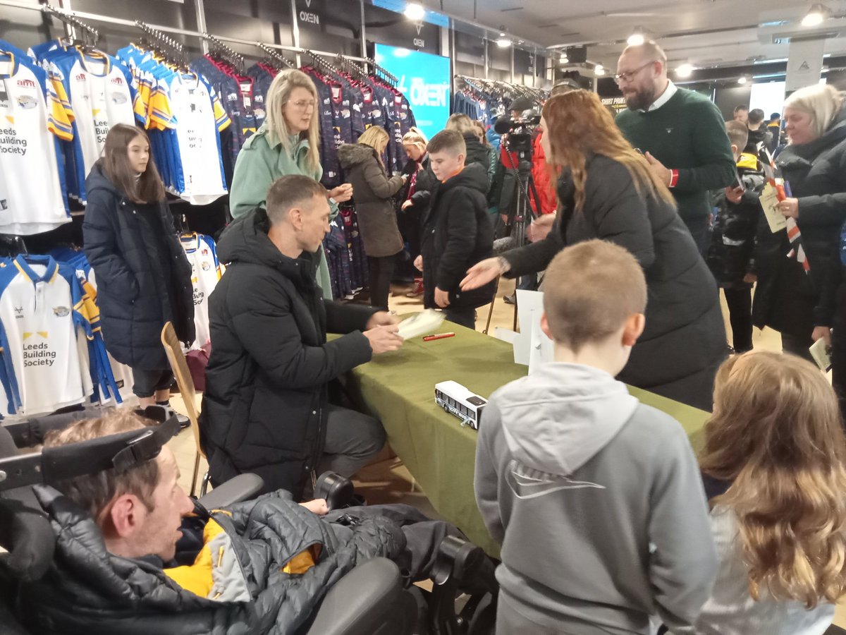 scratchingshed2's tweet photo. Huge queues at Headingley for the launch of 'With You Every Step' a tale of friendship by Rob Burrow and Kevin Sinfield https://t.co/81vcOXP5Ar