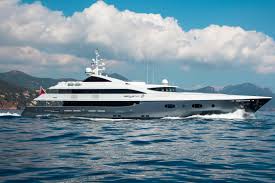 BladeoftheS's tweet photo. Michelle Mone was ordered by the courts to pay back £232,000,000 7 months ago.  

She sailed off in this boat and hasn’t paid a penny and nothing has been done to try collect.  

Must be nice to be immune to the law.

(This boat belongs to her husband, as proven by Daily Mail) https://t.co/4jnjMBSI9q