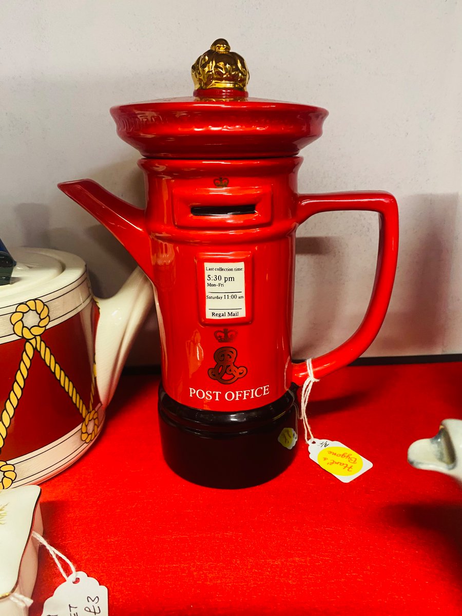 BibiRippon's tweet image. Something different for this #PostboxSaturday ~ a beautiful vintage teapot #antiquing ❤️