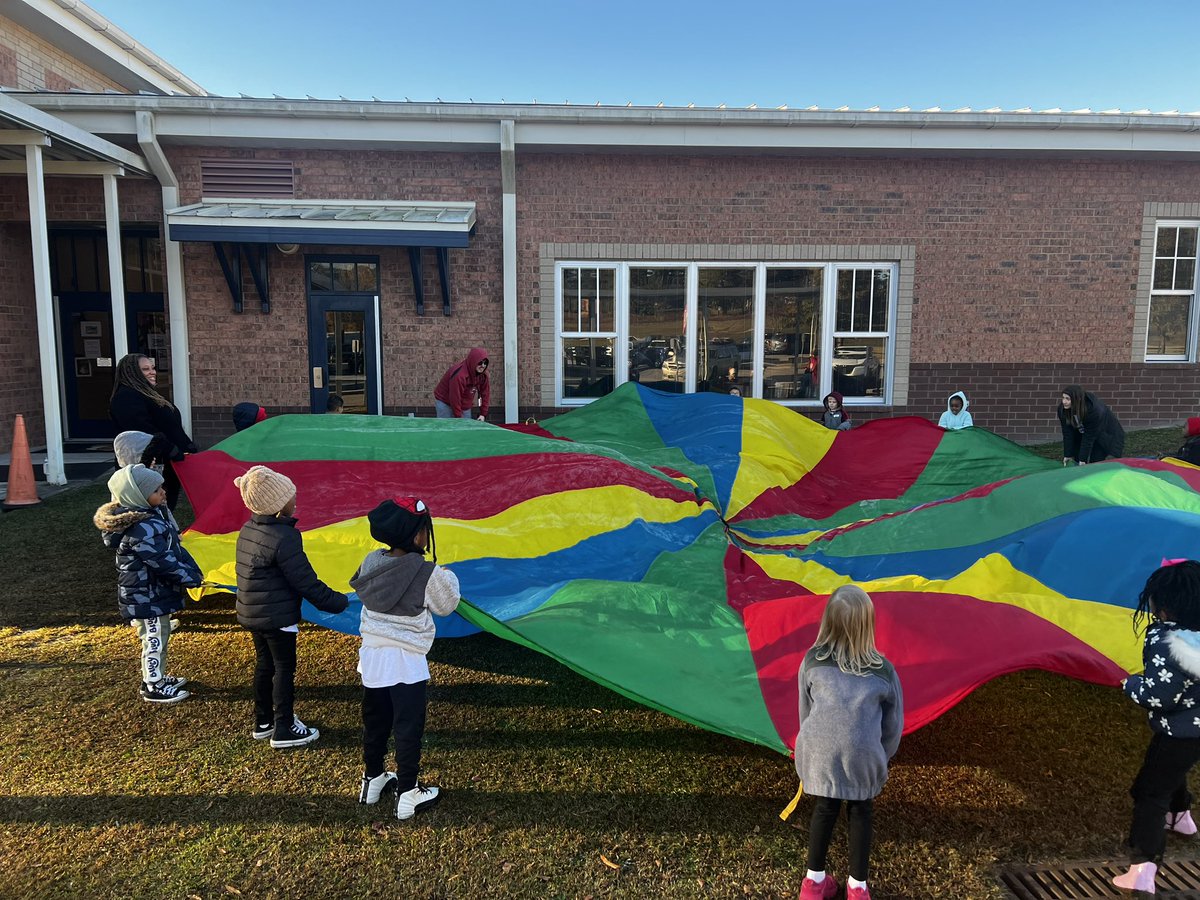 EBoffen44070's tweet photo. Busy Bees take on field day @MEDatBCE
#BusyBees #CFCD #Thisishowwedoit https://t.co/K7TzoJlRTI