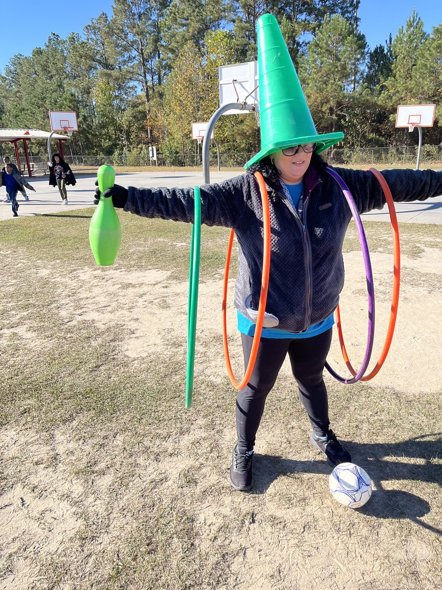 EBoffen44070's tweet photo. Busy Bees take on field day @MEDatBCE
#BusyBees #CFCD #Thisishowwedoit https://t.co/K7TzoJlRTI