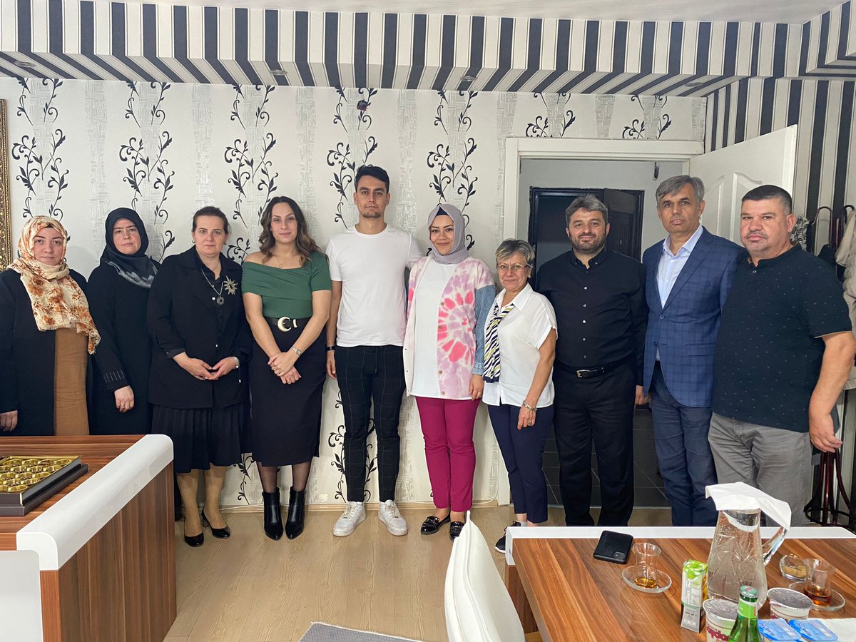 akkadinbilecik's tweet photo. İl Kadın Kolları Başkanımız @HasitMutlu Yönetim Kurulu Üyelerimiz Ozan ve Zehra Yiğit kardeşlerimizin yeni açtığı Mimarlık Ofisine hayırlı olsun ziyaretinde bulundular.
#AKPARTİBilecikKadınKolları
@TOzcay @selvinazalan https://t.co/gsXLDc0OdY
