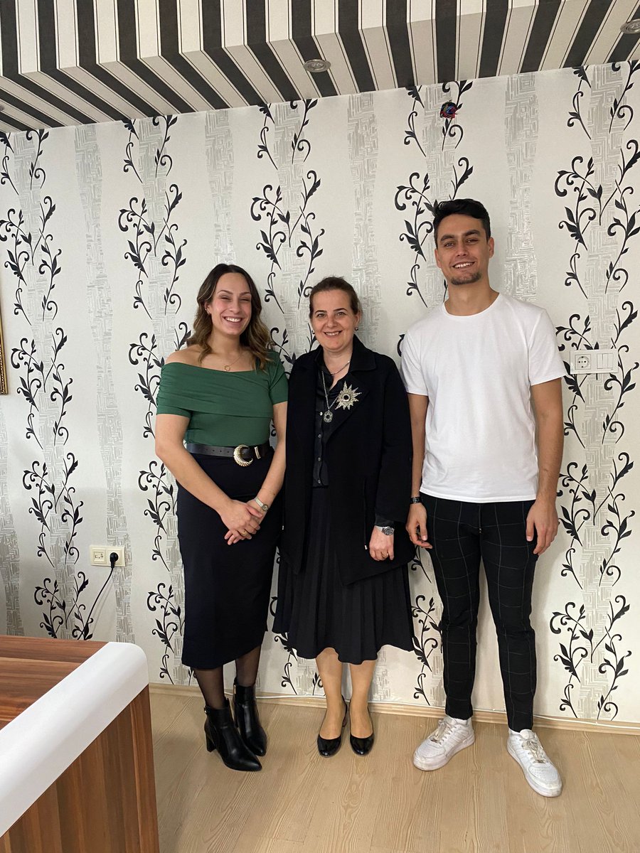 akkadinbilecik's tweet photo. İl Kadın Kolları Başkanımız @HasitMutlu Yönetim Kurulu Üyelerimiz Ozan ve Zehra Yiğit kardeşlerimizin yeni açtığı Mimarlık Ofisine hayırlı olsun ziyaretinde bulundular.
#AKPARTİBilecikKadınKolları
@TOzcay @selvinazalan https://t.co/gsXLDc0OdY