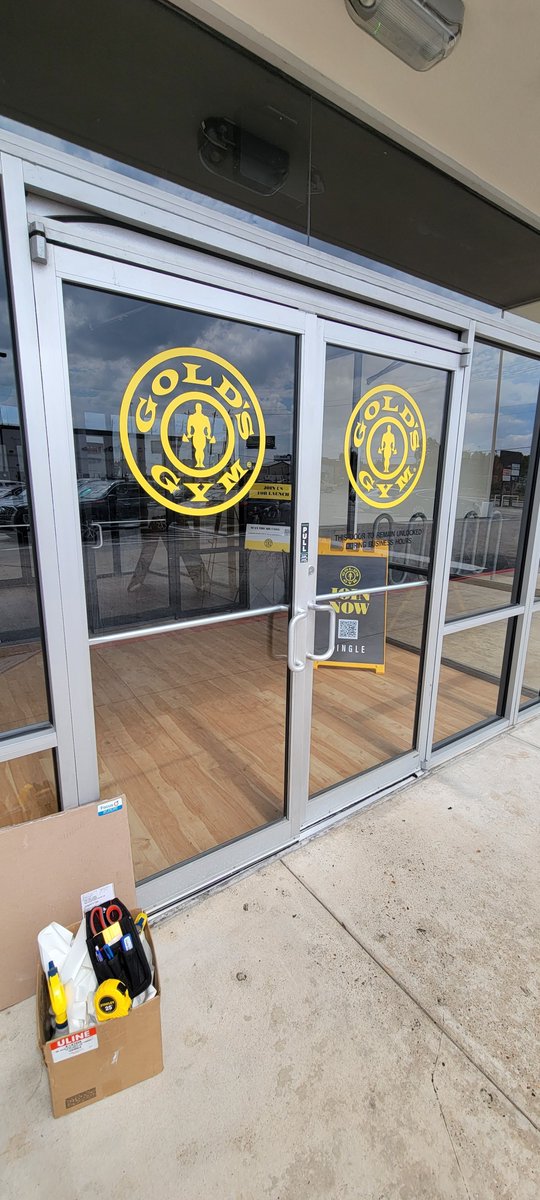 Fitness and branding blend seamlessly at Gold's Gym in Friendswood, TX. 💪 

#advertisingsigns #storesigns #houstonsigncompany #businesssigncompany #windowgraphics #customwindowgraphics #goldgym #friendswoodtx #friendswoodgraphics #friendswoodsigns  #branding