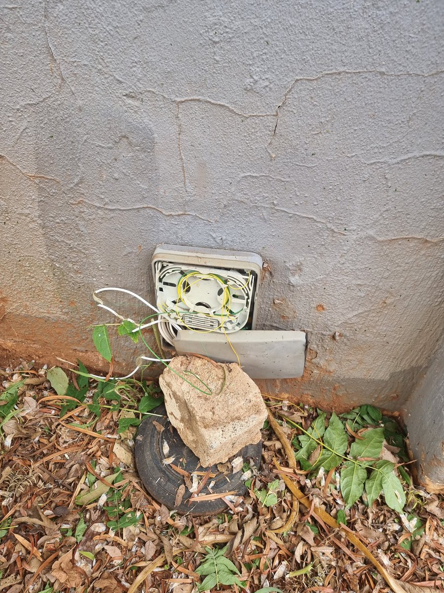 Adam_james_1990's tweet photo. @VoxTalk2Us fibre box has been tampered with, no Internet at our house. Account number 9784934 https://t.co/FEBlWnNcNO
