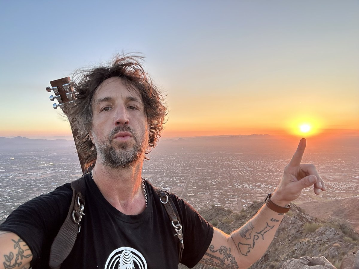 josepharthur's tweet image. Another morning asking for guidance from the mountain. Praying for peace on earth. Peace within. And love for all no matter race color or creed #camelback