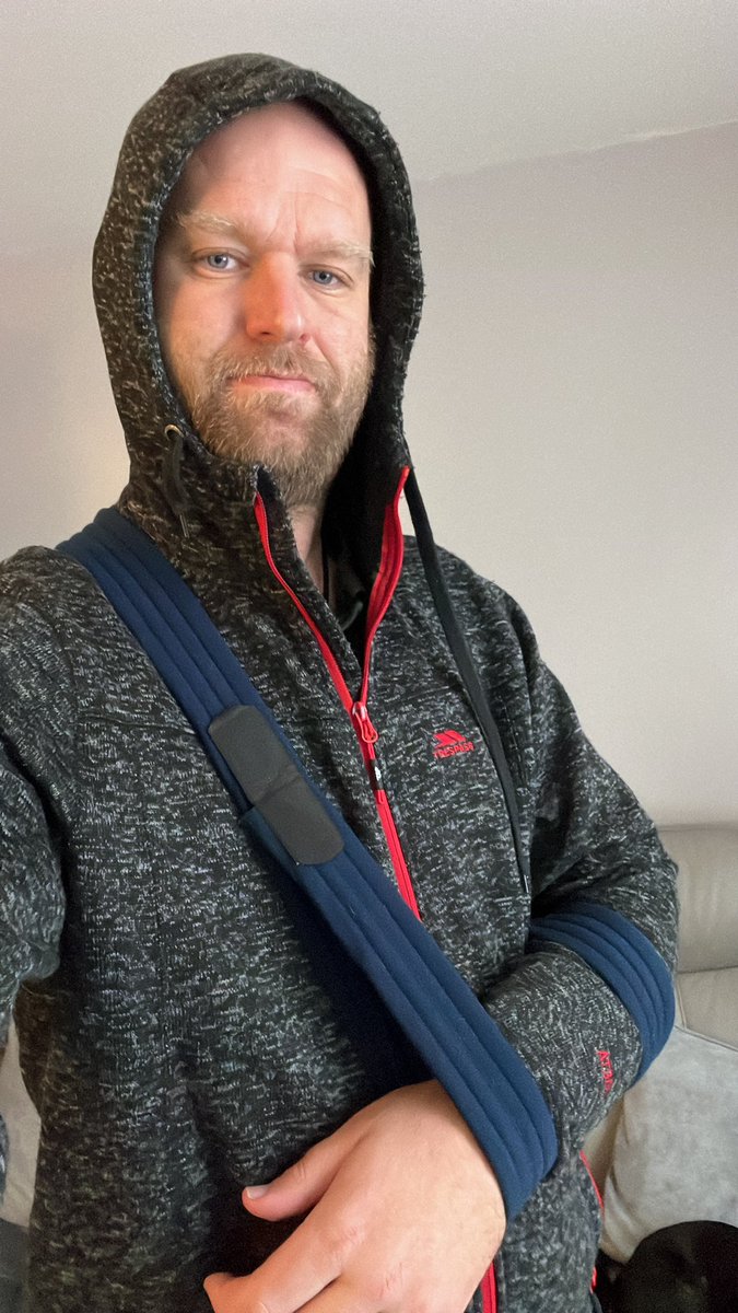 GorillaManFitn1's tweet image. Time to rest this afternoon #recoverytime #shoulderpain #shoulderrecovery #rotarycuffinjury