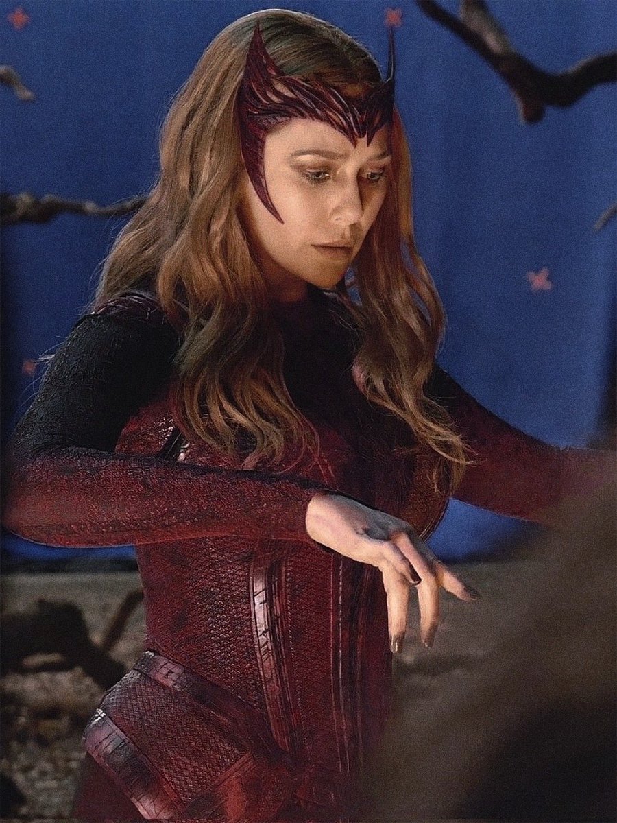 Lizzie on set of multiverse of madness