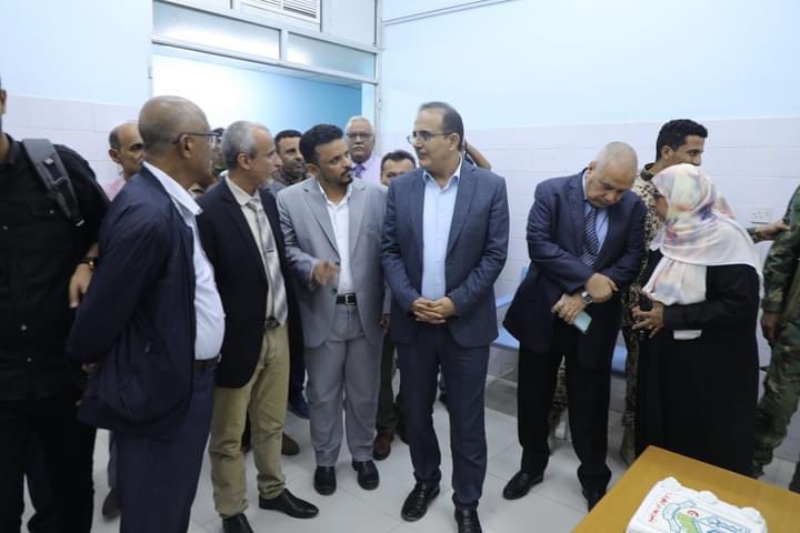 وزير الصحة يفتتح مختبر الطوارئ ويتفقد إعادة تأهيل أقسام المركز الوطني لمختبرات الصحة 

m.facebook.com/story.php?stor…