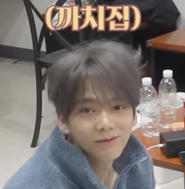 이때 너무 귀엽고 머리색 너무 잘 어울리고 귀여움💗