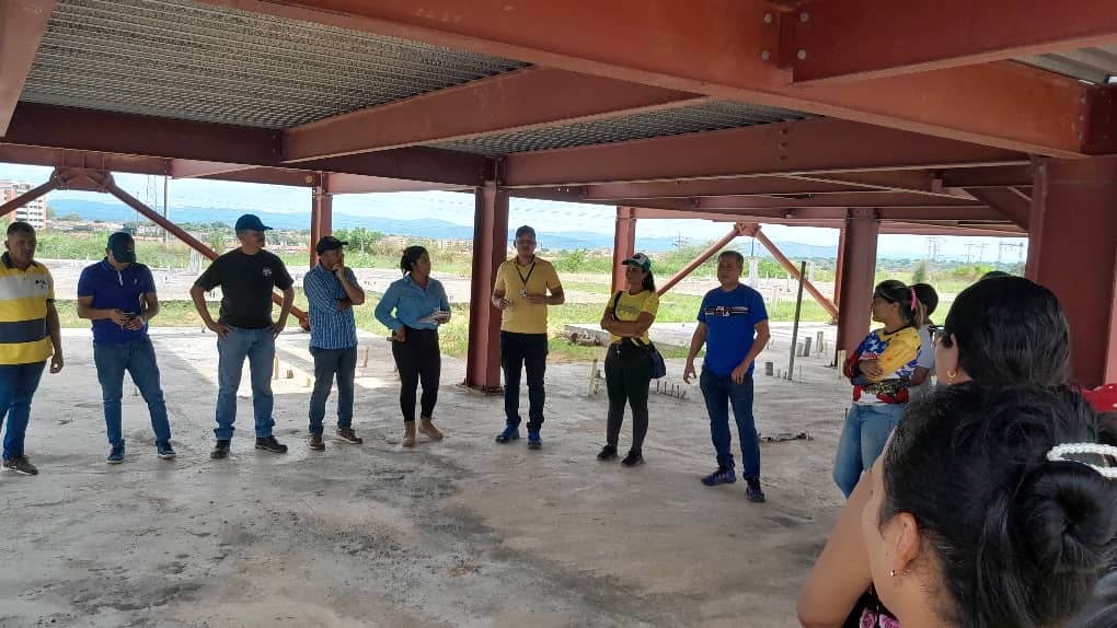 OEVBOLIVAR1's tweet photo. #YoVoto5VecesSi #VenezuelaIntegra

Viernes 3 de noviembre la #GMVV llevo acabo inspecciones en los urbanismos Caujaro Renace, El Gigante torre 9 y Villa Betania 2 garantizando así el Buen vivir viviendo https://t.co/ifq0TBXxH0