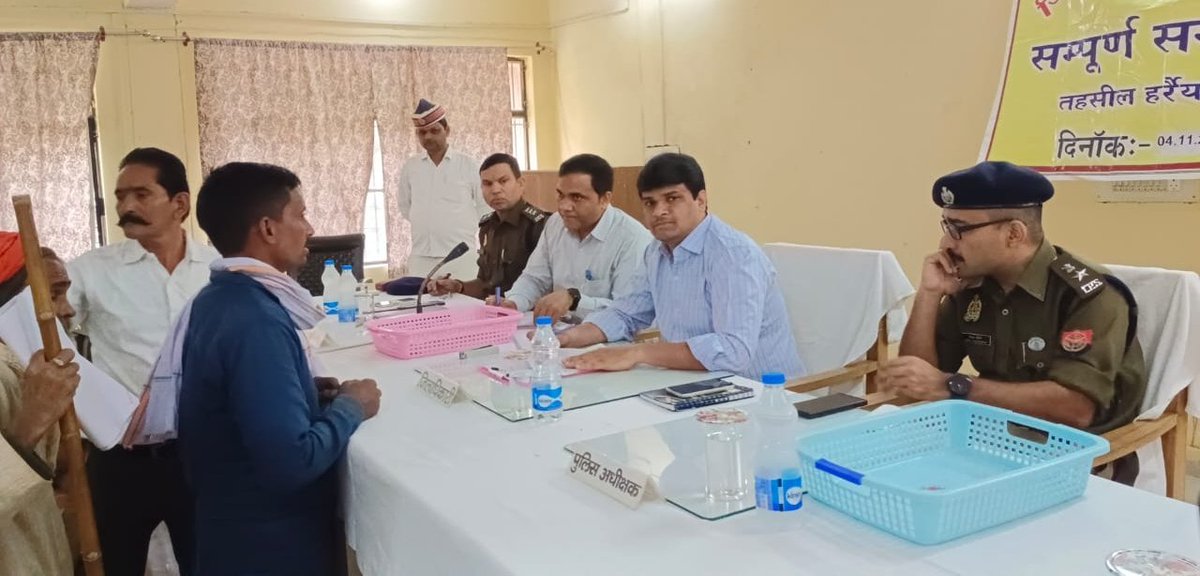 #सम्पूर्णसमाधानदिवस के अवसर पर #तहसीलहर्रैया में आमजनमानस की समस्याओं को सुना गया एवं भूमि विवाद के प्रकरणो में राजस्व व पुलिस विभाग को मौके पर जाकर गुणवत्तापरक समयबद्ध निस्तारण के विशेष निर्देश दिए गए।

<a href="/CMOfficeUP/">CM Office, GoUP</a> 
<a href="/UPGovt/">Government of UP</a> 
<a href="/ChiefSecyUP/">S.P. Goyal, Chief Secretary, GoUP</a> 
<a href="/spgoyal/">SP Goyal</a> 
<a href="/ShishirGoUP/">Shishir🇮🇳</a>