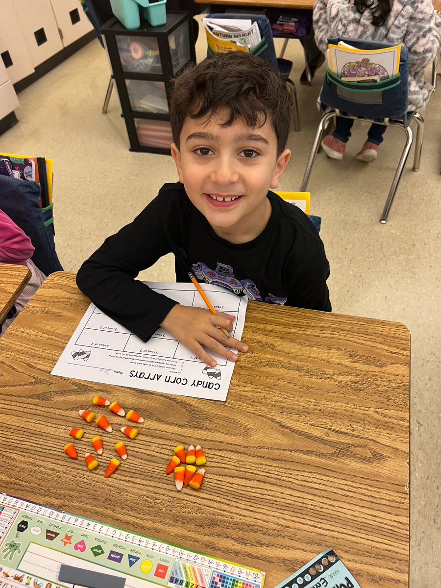 ClassWithMissK's tweet image. Practicing multiplication strategies and arrays in the most festive way possible this past week. 🧡🎃