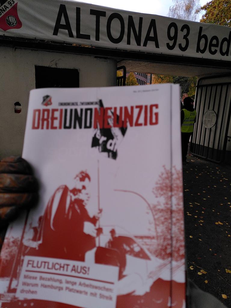 An diesem Wochenende fallen viele Fußballspiele in Hamburg aus. Die Platzwarte und <a href="/_verdi/">Ver.piss.di</a> streiken für bessere Arbeitsbedingungen. Das Oberliga-Spiel an der Adolf-Jäger-Kampfbahn findet aber statt.
<a href="/AltonaerFC1893/">Altonaer FC von 1893</a>