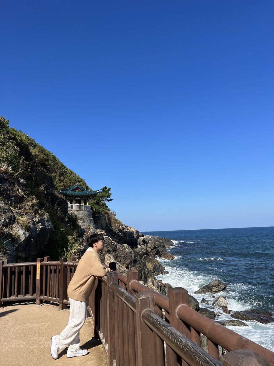 AlphaBAT_JIN's tweet photo. 🙏🌊 https://t.co/q6eP6bQhxk