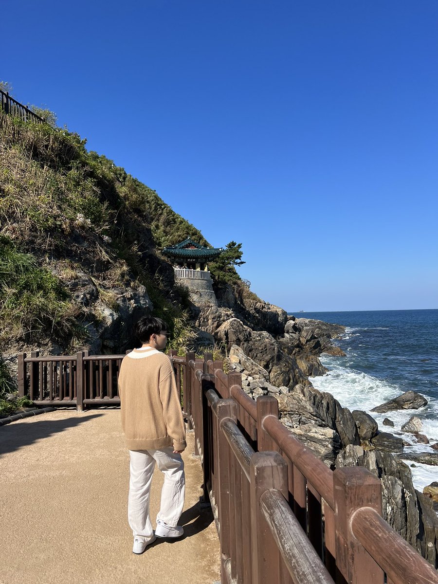 AlphaBAT_JIN's tweet photo. 🙏🌊 https://t.co/q6eP6bQhxk