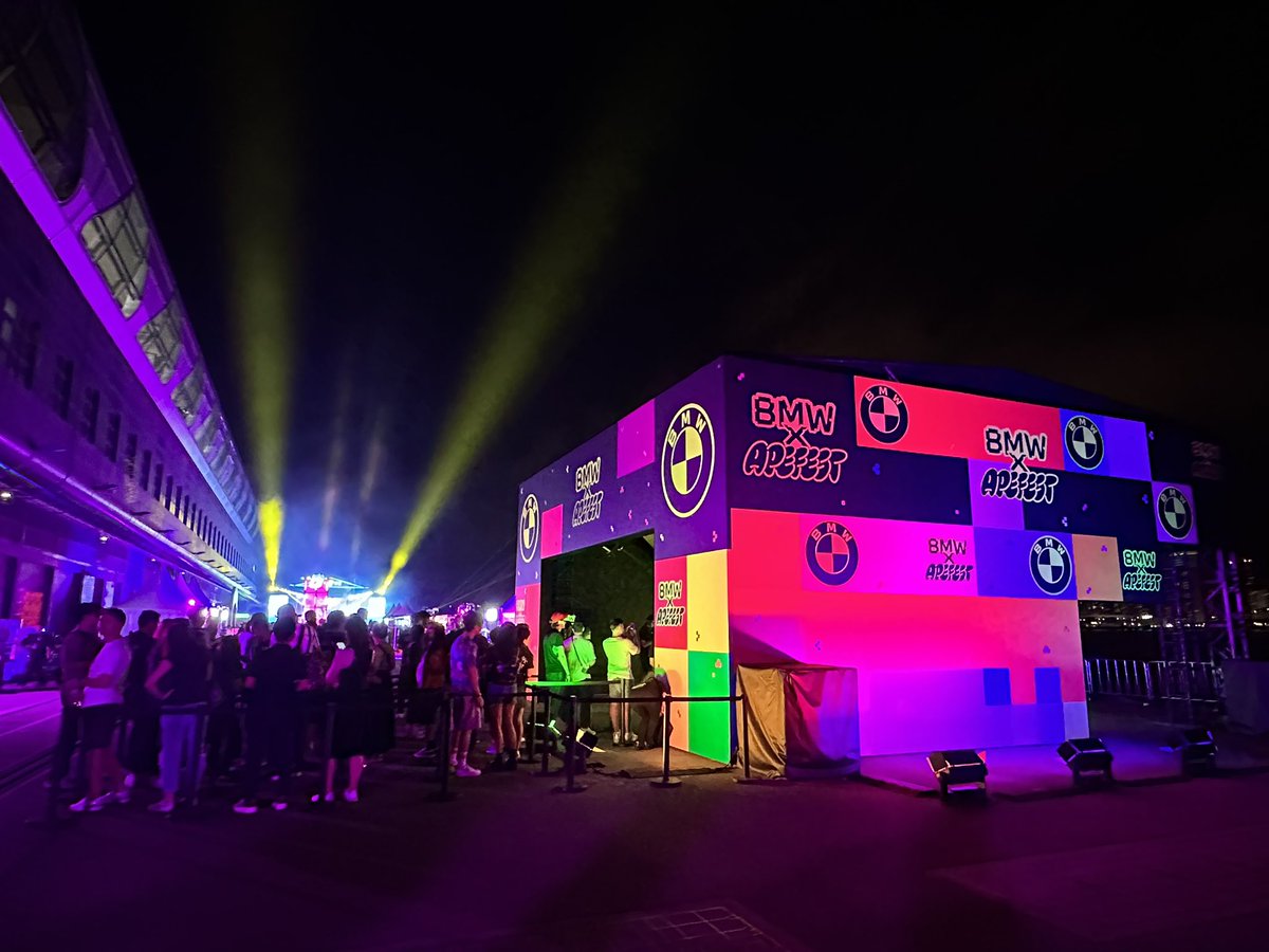 negithenagi's tweet photo. I’ve hardly partied nor clubbed all my life, but damn, this is fucking amazing.
I love the club, I love you apes.
#ApeFestHK https://t.co/bHmMcEEJtH