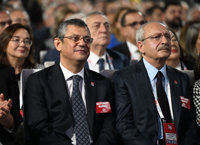 #SONDAKİKA

Divan Başkanı Ekrem İmamoğlu, Özgür Özel ve Kılıçdaroğlu'nun adaylık için yeterli imza sayısına ulaştıklarını duyurdu.
