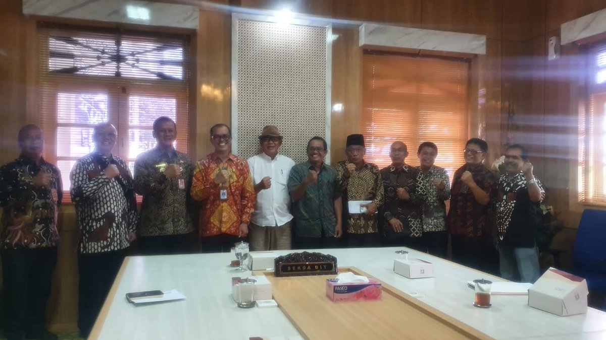 Dinas PUP ESDM DIY Susun Rekomendasi Biaya Pembangunan Grha Pers Pancasila Di Yogyakarta

 #pwiofficial #grhapers
#pancasila #rumahbersama

pwi.or.id/post/dinas-pup…