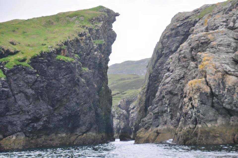 Would anyone like to join us on a trip along the east coast of South Uist on Monday? There are limited spaces available, so drop us a message or give us a call on 07833690693 if you’d like to come. #uistseatours #uist #boattrip #boattour #alwaysopen