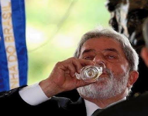 rafaramosa06's tweet photo. @fakeotterly @diretodomiolo Vai se fuder! Na próxima oferece uma cachacinha pro cara que apontar uma faca para você e sua filha https://t.co/2orEuxUcLA