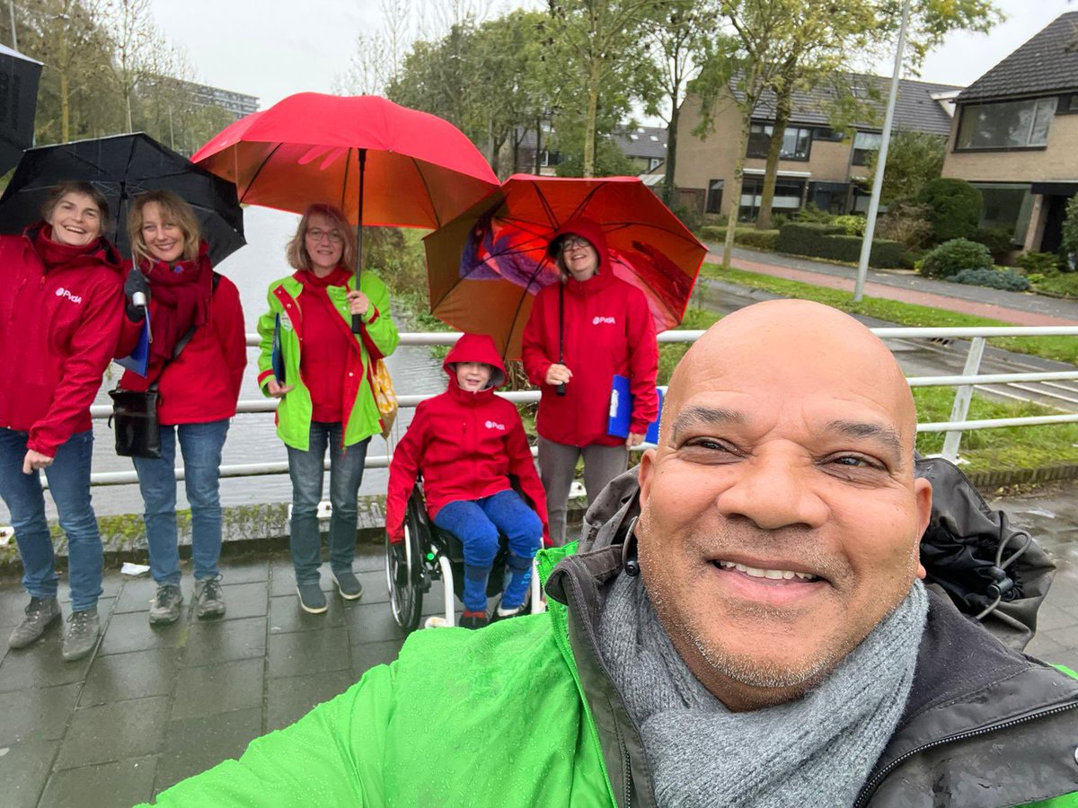 canvassen GroenLinks/PvdA Wageningen ondanks regen goeie gesprekken gehad , met actie punt wijkgericht werken , kijk wat nodig is in de wijken en buurten om meer contact met elkaar te hebben !