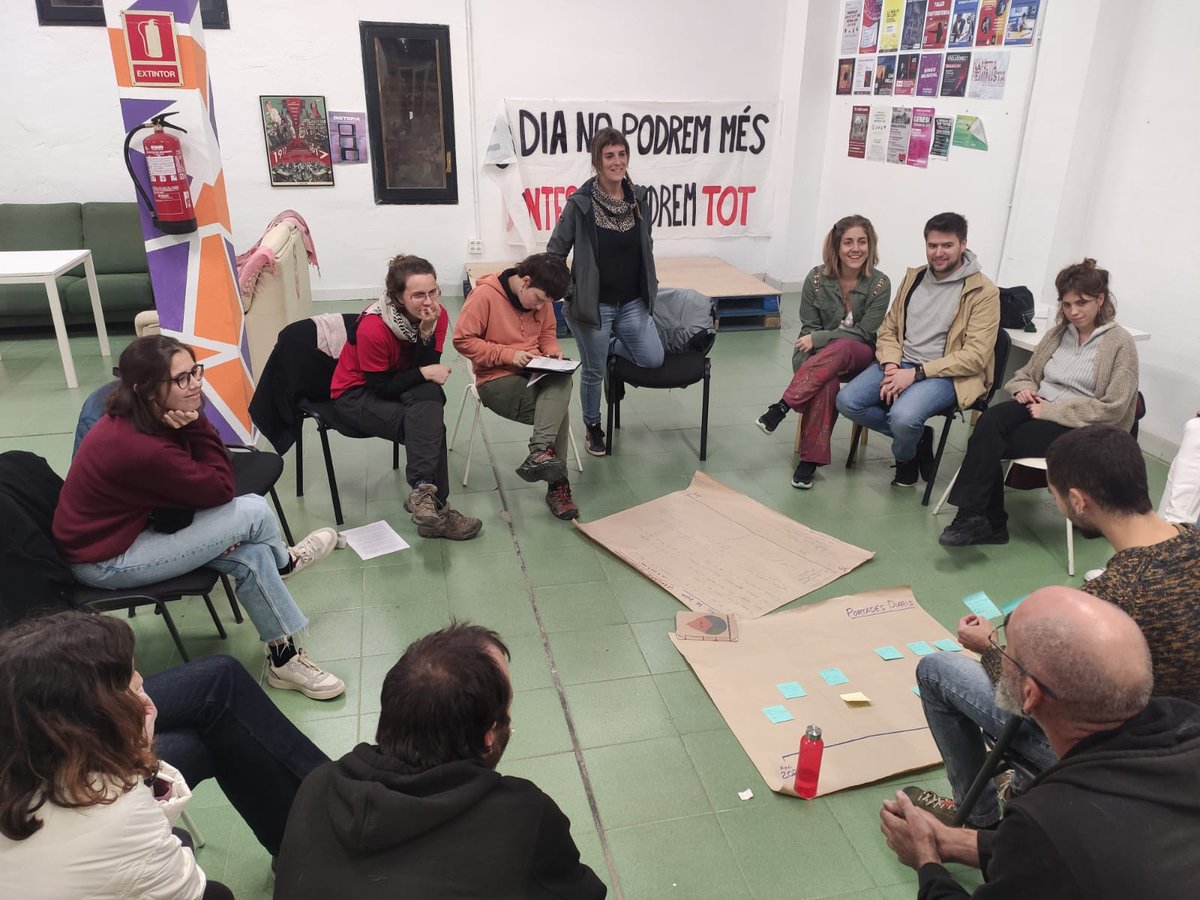 ateneucoopvor's tweet photo. 🍃 I ahir a @LaMalgirbada gaudíem del taller participatiu sobre #TransicióEcosocial 'Futurs (im)possibles. Vallès Oriental 2045', per plantejar-nos la construcció col·lectiva d'escenaris de futur i preparar-nos com a pobles i ciutats. https://t.co/fFzMhL9lTU