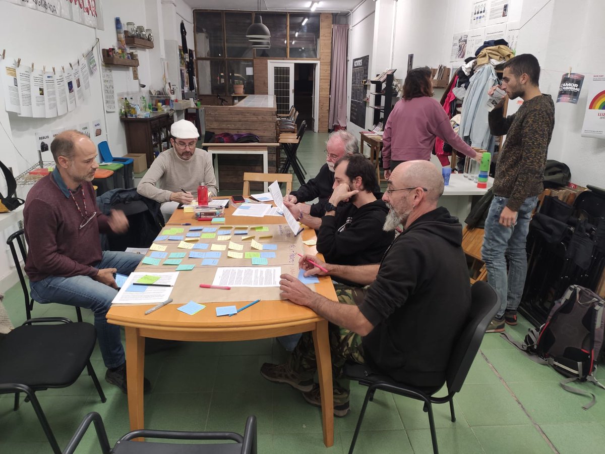 ateneucoopvor's tweet photo. 🍃 I ahir a @LaMalgirbada gaudíem del taller participatiu sobre #TransicióEcosocial 'Futurs (im)possibles. Vallès Oriental 2045', per plantejar-nos la construcció col·lectiva d'escenaris de futur i preparar-nos com a pobles i ciutats. https://t.co/fFzMhL9lTU