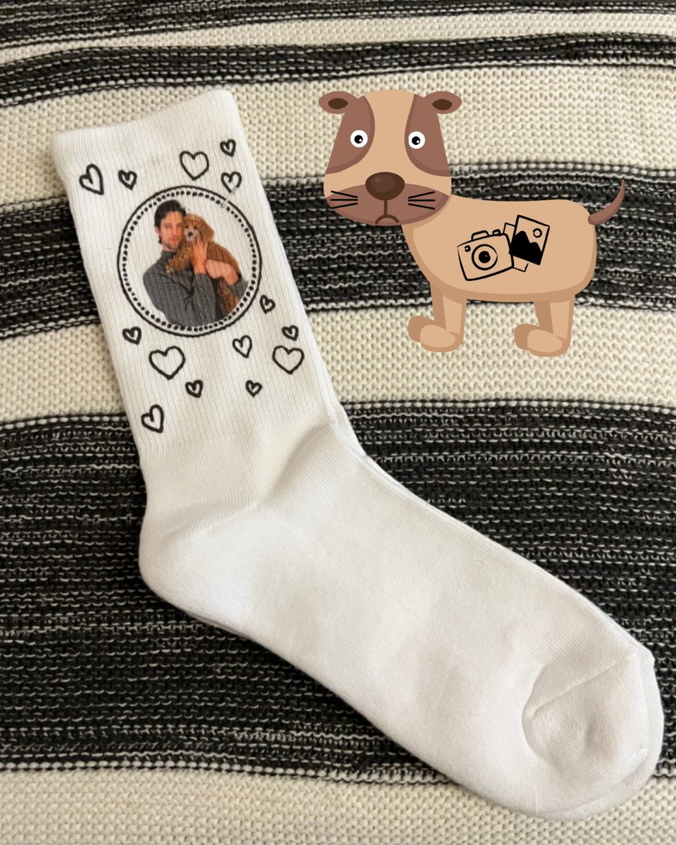 Our circle-frame hearts design is a classic and perfect for printing your favorite dog photo. The design is printed on the outside of each sock in great detail. Upload crisp & clean photos for great printing results. We love these and think you will too! 🐶📷🧦