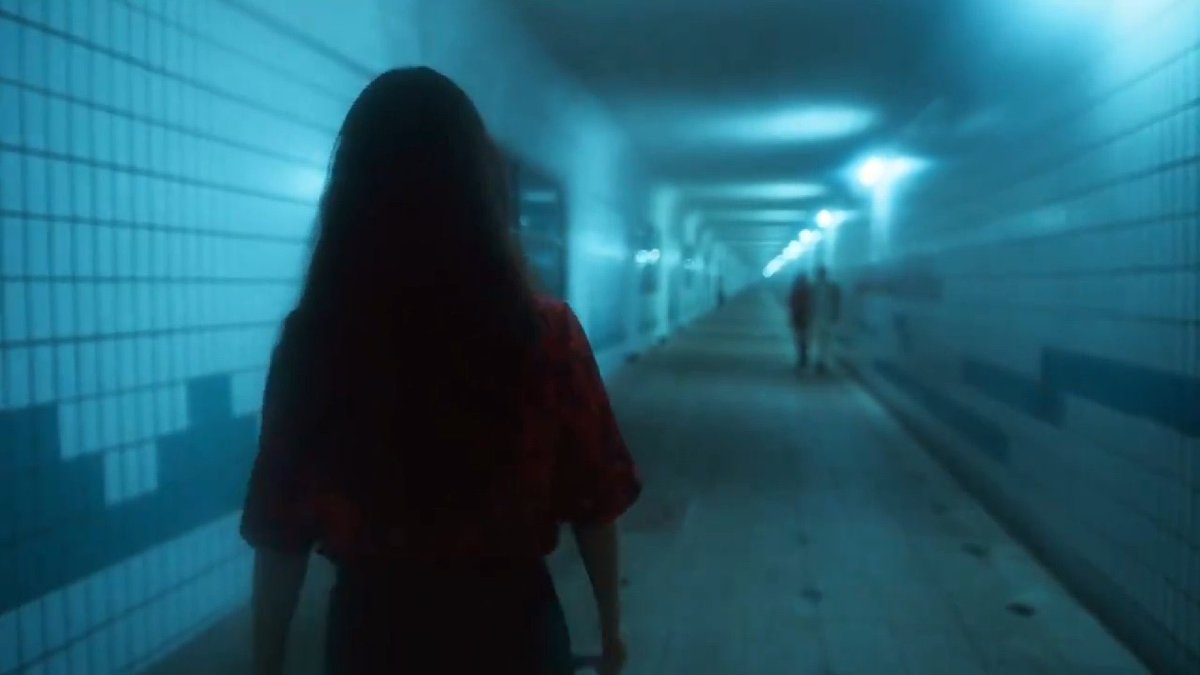 조이 JOY ‘hello’ (2021) x 千禧曼波 Millennium Mambo (2001)