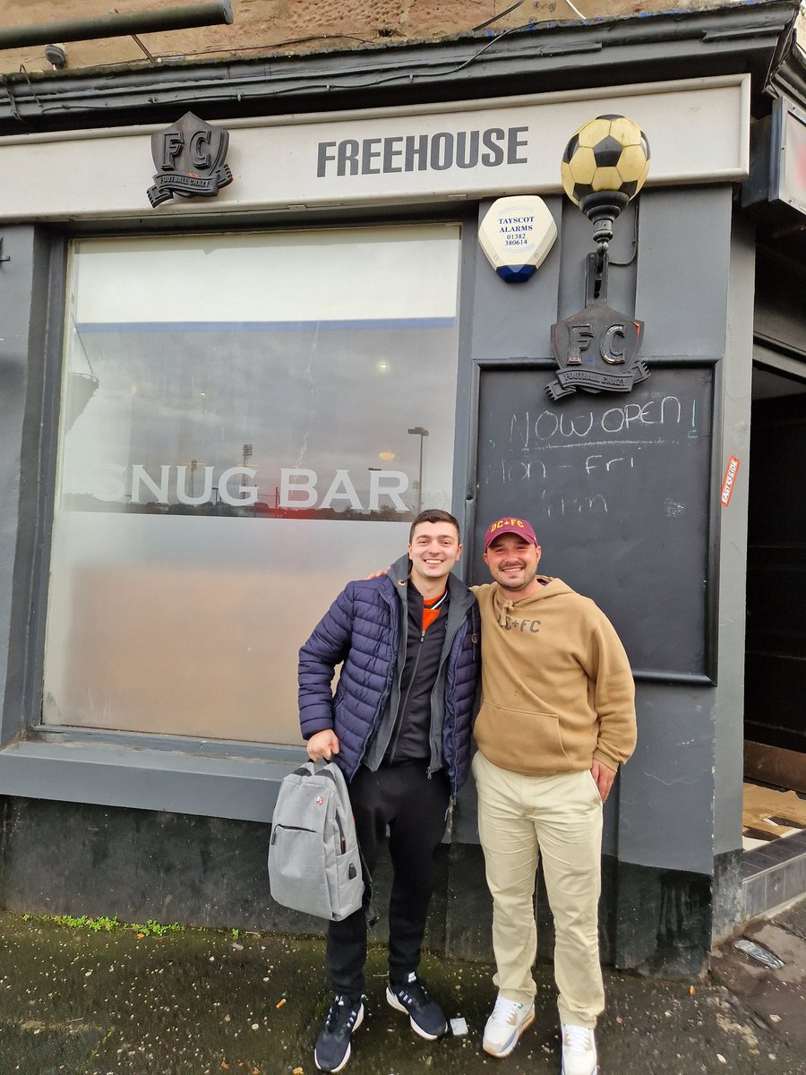 International Dundee Utd fans from Michicgan and Argentina meet at the Snug before @dundeeunitedfc vs Inverness. @G0alMember