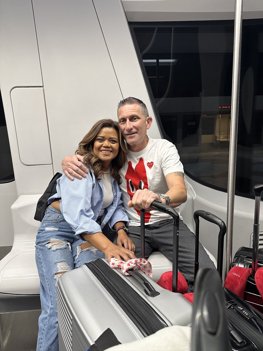 StephenLCrouch's tweet image. Happy Birthday to my awesome Wife 🎉🎂