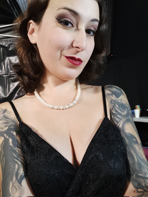 Vous &ecirc;tes d&eacute;j&agrave; super nombreux au salon de l'&eacute;rotisme de Rouen donc si vous souhaitez un show priv&eacute; avec<a href="/tag/pokemon"class="tags"><span>#pokemon</span></a><a href="/tag/gamergirl"class="tags"><span>#gamergirl</span></a><a href="/tag/gengar"class="tags"><span>#gengar</span></a>