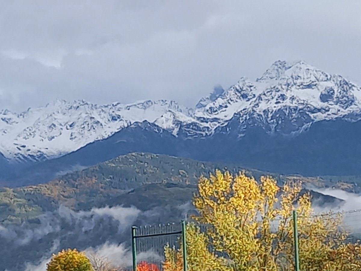 Les grenoblois vont bientôt sortir leurs skis: Après Belledonne, la neige arrive dans le Vercors et la Chartreuse. Le Moucherotte, la dent de Crolles et mème le Saint Eynard ont blanchi....