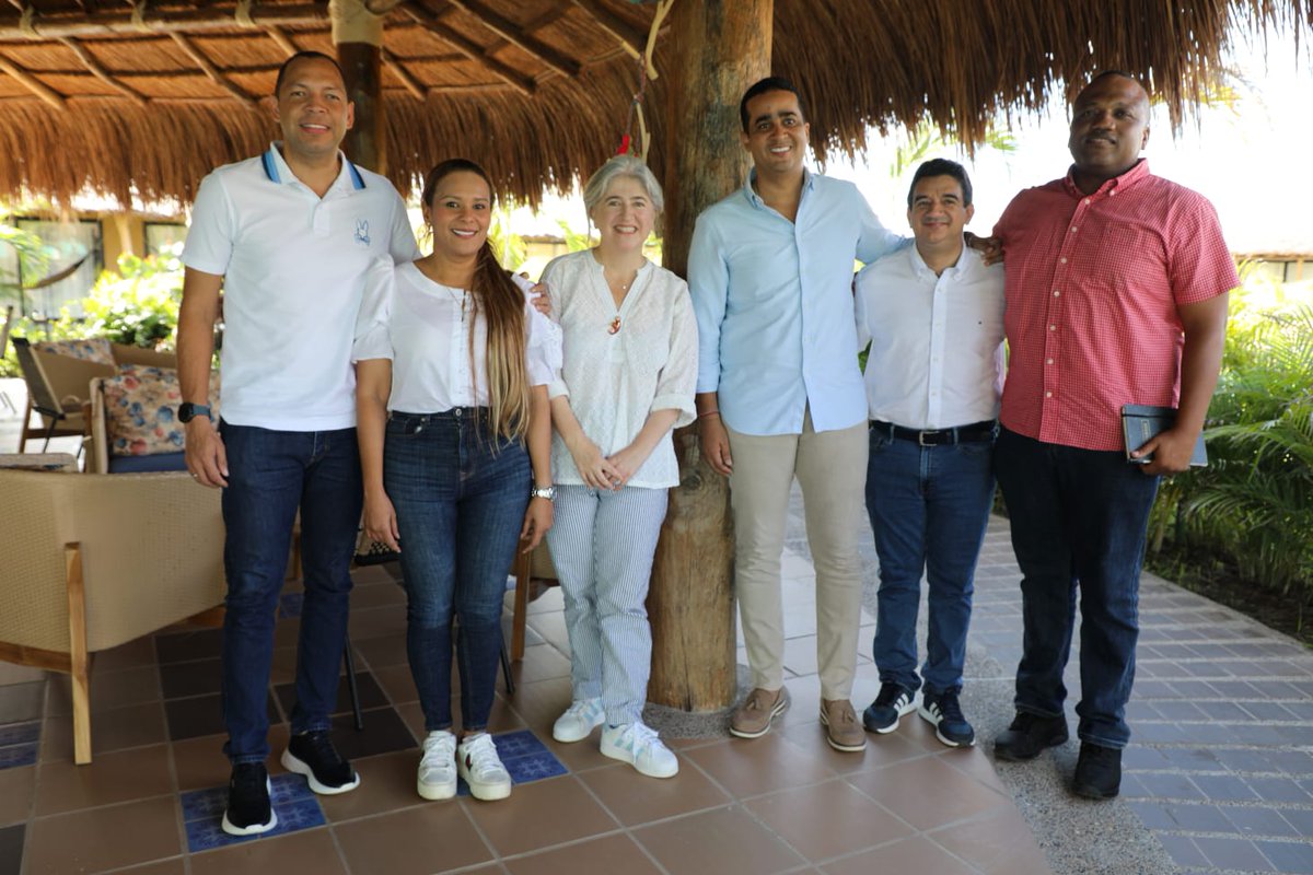 CATALINAVELASCO's tweet photo. El trabajo por el acceso al agua potable y el saneamiento básico sigue a toda  marcha  en La Guajira. Con el gobernador electo Jairo Aguilar Deluque @jaiaguilar revisamos los avances y planeamos la gestión conjunta de 2024. 
#ElAguaNosUne
#ElCambioEnLaGuajira. https://t.co/e3I8mvzAWm