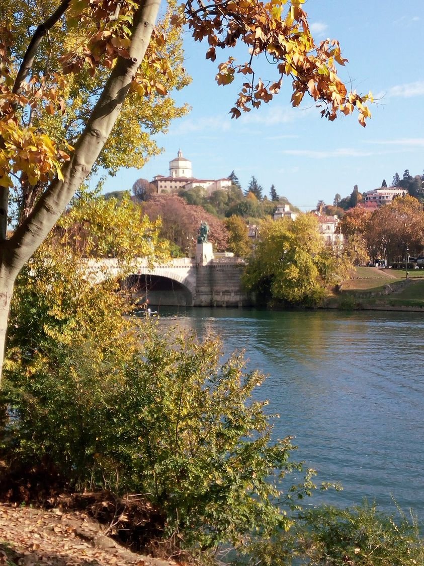 Autunno sulle rive del Po a Torino.