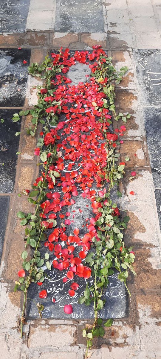 اینجا مزار فرزندم ،فرزند ایران #ستار_بهشتی است .همانکه جانش را بر سر پیمان و مهری که به مردم ،با مردم و برای مردم محروم و رنج کشیده ی میهنش داشت نهاد. ستار، فدایی مردم ایران شد، فدای آزادی شد. این سنگ‌ مزار جوانی است،که بنیاد زندگی اش را بر رفع تبعیض، مبارزه با ستم